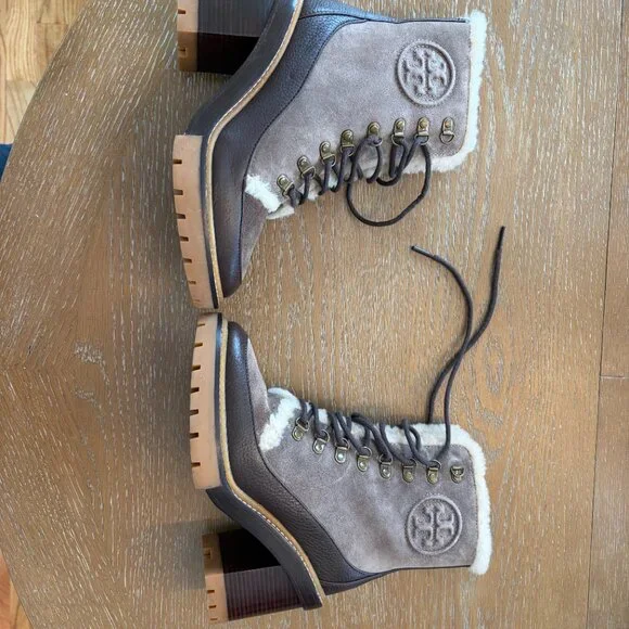 MINT & UNWORN Tory Burch Women's Size 6.5 Miller Lug Sole Ankle Boots - Picture 4 of 14